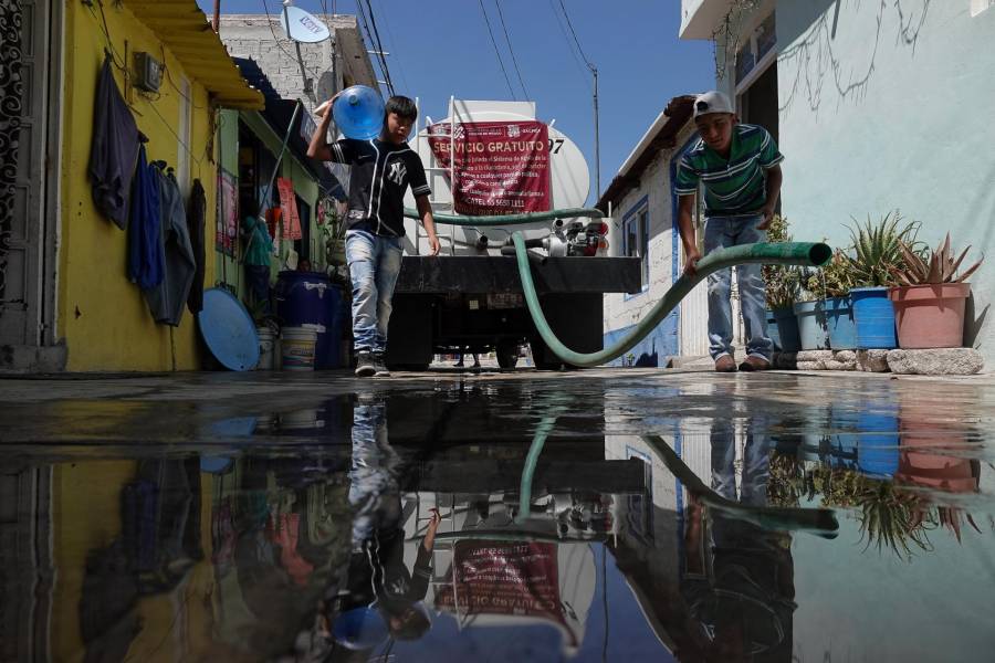Estado de M&eacute;xico distribuye casi 8 millones de litros de agua a hospitales y penales tras la Operaci&oacute;n Caudal