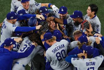 Dodgers ganan su segunda Serie Mundial consecutiva con una dram&aacute;tica remontada