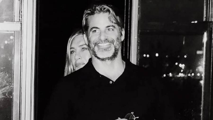 Jennifer Aniston confirma su relación con el hipnoterapeuta Jim Curtis con una romántica foto en Instagram