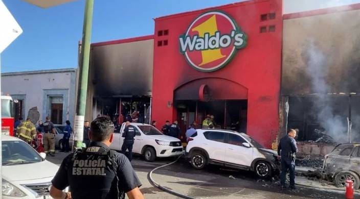 Explosi&oacute;n en supermercado de Hermosillo deja 23 muertos y 11 heridos