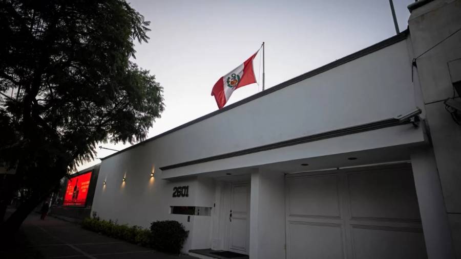Perú rompe relaciones diplomáticas con México tras asilo a ex primera ministra
