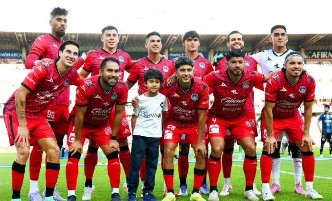 Los Gallos ganaron en casa con emotiva despedida de Barrera