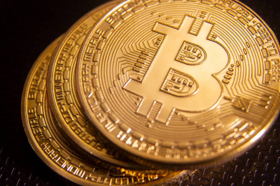 Bitcoin pierde m&aacute;s del 20 % desde su m&aacute;ximo hist&oacute;rico en medio de ventas masivas