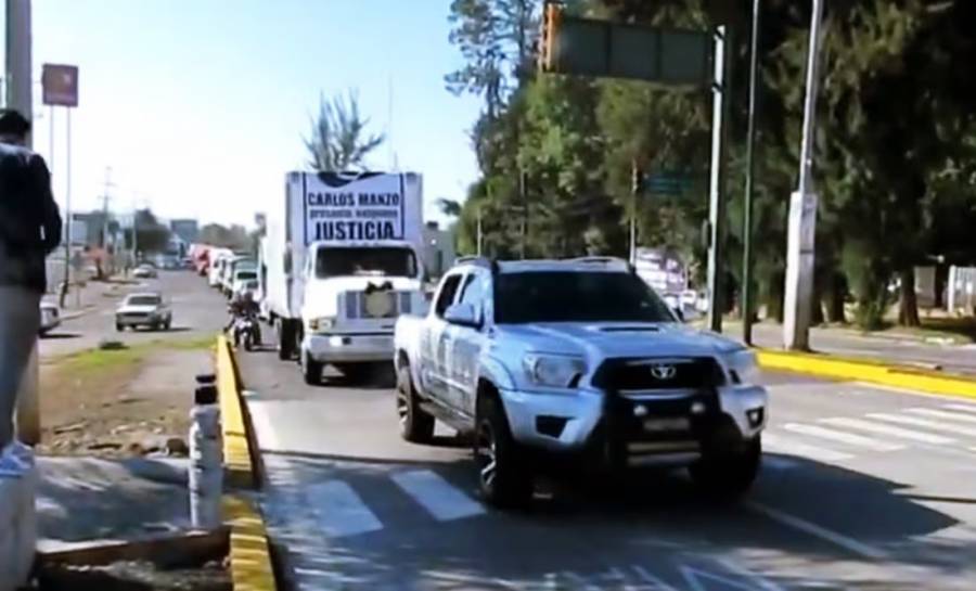 Transportistas exigen justicia por Carlos Manzo con caravana pacífica en Uruapan