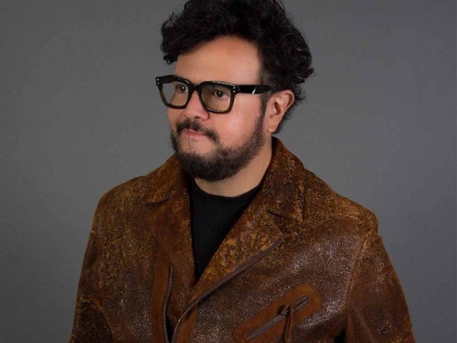 Aleks Syntek pospone su gira y enfrenta rumores de divorcio con Karen Coronado