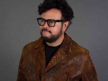 Aleks Syntek pospone su gira y enfrenta rumores de divorcio con Karen Coronado