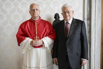 El papa Le&oacute;n XIV se re&uacute;ne por primera vez con presidente palestino Ab&aacute;s