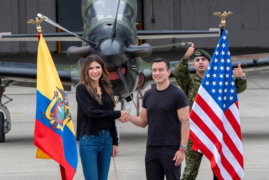 La secretaria de Seguridad Nacional de EE. UU. visita base militar en Ecuador
