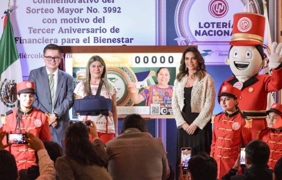 Loter&iacute;a Nacional celebra tres a&ntilde;os de FINABIEN con billete conmemorativo