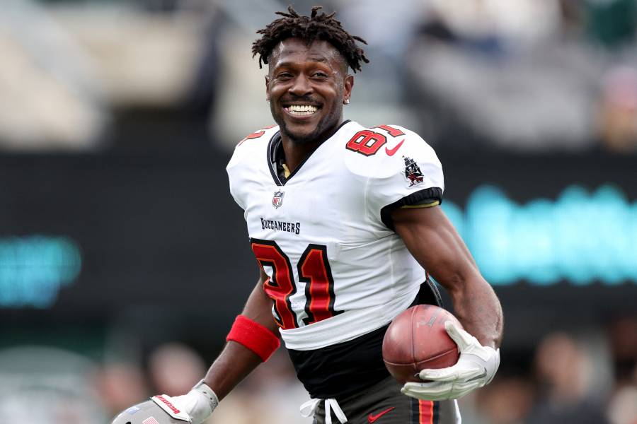 Exestrella de la NFL es extraditado a EEUU por intento de asesinato
