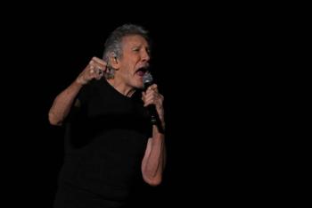 Roger Waters respalda a Sheinbaum por brindar asilo pol&iacute;tico a ex primera ministra de Per&uacute;