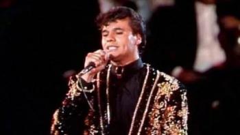 Juan Gabriel regresa al Z&oacute;calo: CDMX proyectar&aacute; su ic&oacute;nico concierto en Bellas Artes este s&aacute;bado