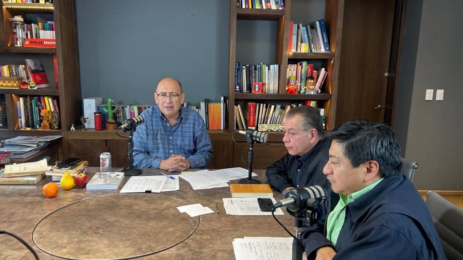 Moreira acusa a Morena de duplicar impuestos al ahorro y reducir tasas de interés