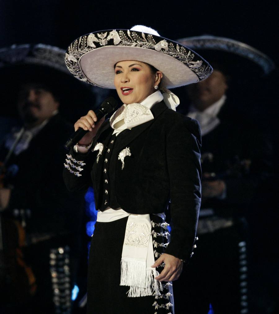Ana Gabriel alza la voz contra la violencia tras asesinato del alcalde de Uruapan