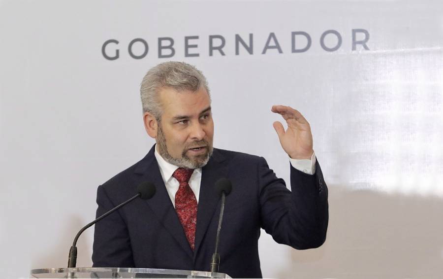 Investigan fallas en escolta de Carlos Manzo tras su asesinato en Uruapan: gobernador señala distracción en seguridad