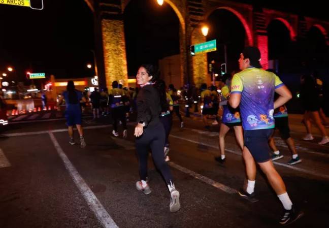 La Carrera Nocturna iluminó Querétaro con 8 mil corredores