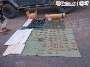 Fuerzas federales aseguran armas, explosivos y droga en Michoac&aacute;n durante operativo