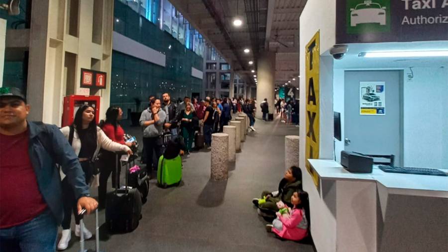 Acusan permisionarios y taxistas del AICM de extorsi&oacute;n y amenazas a director jur&iacute;dico de la DGAF; es su segunda denuncia p&uacute;blica
