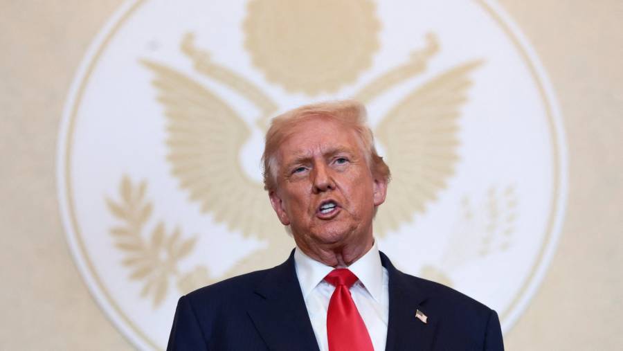 Trump amenaza a controladores aéreos para que regresen a trabajar