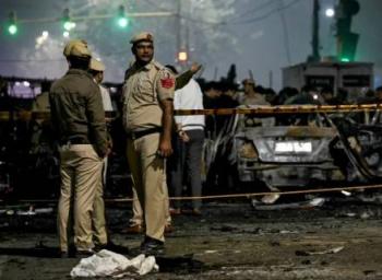 Explosi&oacute;n de veh&iacute;culo en Nueva Delhi deja al menos ocho muertos y 19 heridos