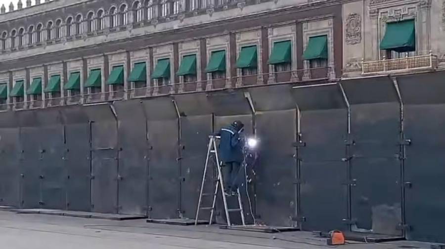 Protegen a Palacio Nacional con vallas ante protestas de la CNTE y Generación Z