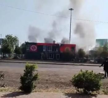 Explosi&oacute;n de pirotecnia provoca incendio en sede de Protecci&oacute;n Civil en Nezahualc&oacute;yotl