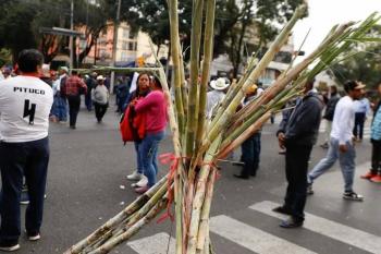 Ca&ntilde;eros levantan bloqueo... por ahora, para dialogar con la Sader