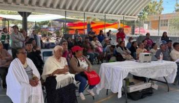 Capacitan a adultos mayores para usar la app Qrobus
