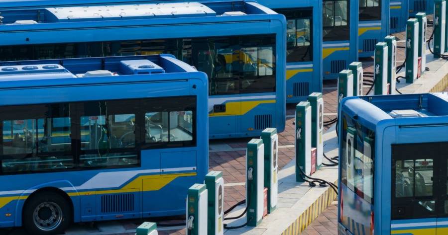 Alfredo Del Mazo Maza analiza el futuro del transporte eléctrico urbano