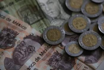 El peso mexicano cae ante el d&oacute;lar por incertidumbre mundial sobre la decisi&oacute;n de la FED