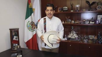 Senador llama a j&oacute;venes a defender sus causas sin permitir su uso pol&iacute;tico