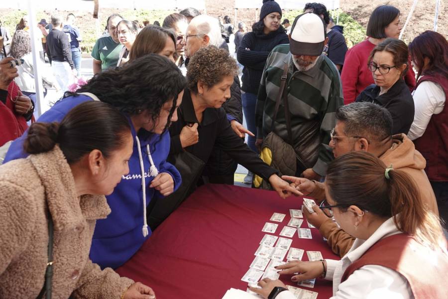 Ecatepec entrega 386 t&iacute;tulos de propiedad tras hasta 40 a&ntilde;os de espera