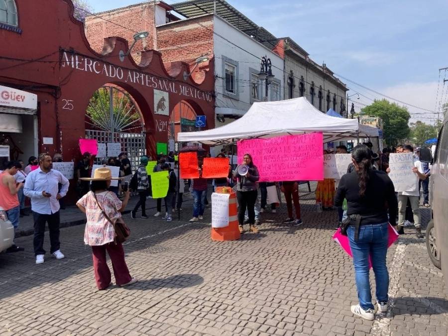 Suspende Coyoacán a dos funcionarios por presuntos cobros irregulares a comerciantes