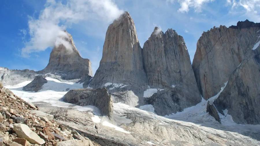 Mueren dos turistas mexicanos y siete quedan desaparecidos tras tormenta en Torres del Paine