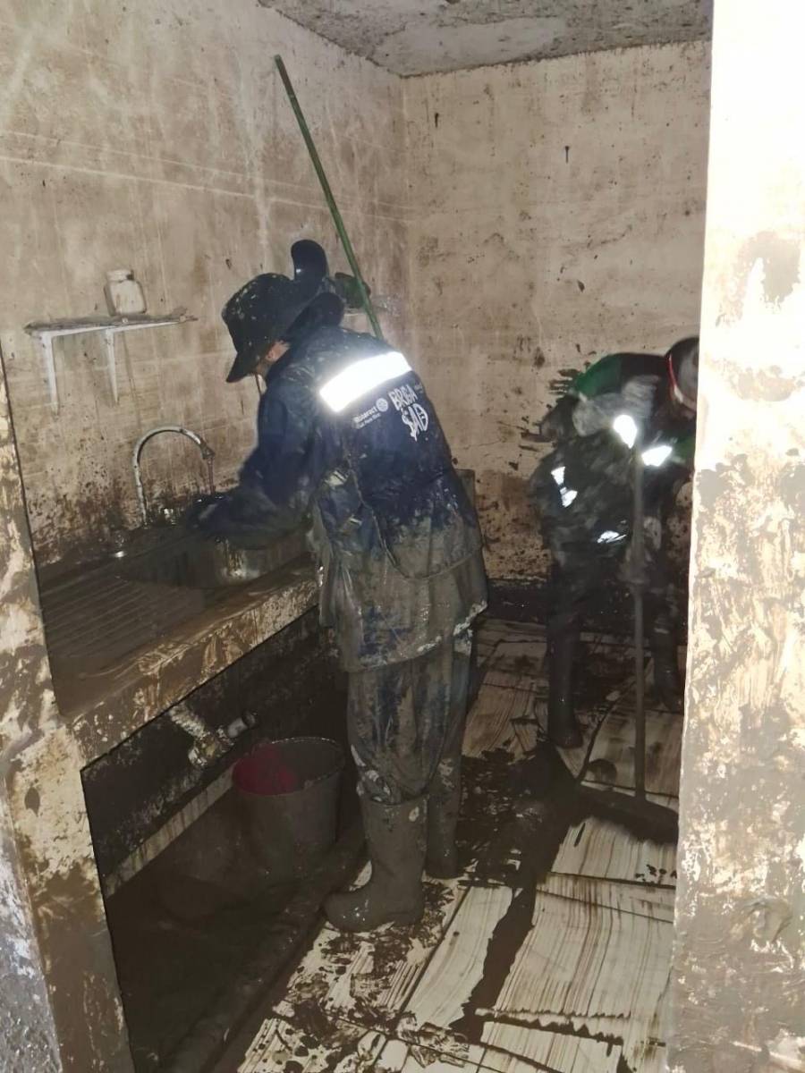 JUNIOR H IMPULSA BRIGADAS SAD BOYS EN POZA RICA, VERACRUZ, PARA AYUDAR A FAMILIAS AFECTADAS POR INUNDACIONES