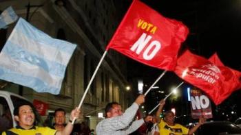 Noboa sufre rev&eacute;s electoral: Ecuador rechaza bases militares extranjeras