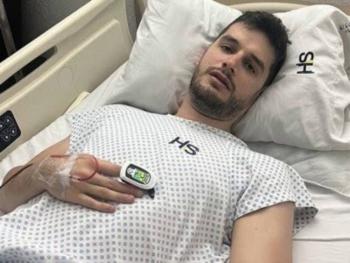 Adri&aacute;n Marcelo genera preocupaci&oacute;n tras publicar foto desde un hospital