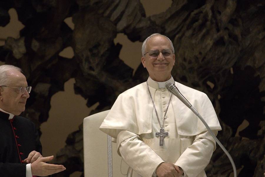 El papa critica trato 