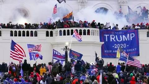 Exasaltante del Capitolio indultado por Trump es arrestado en Florida por abusos sexuales a menores