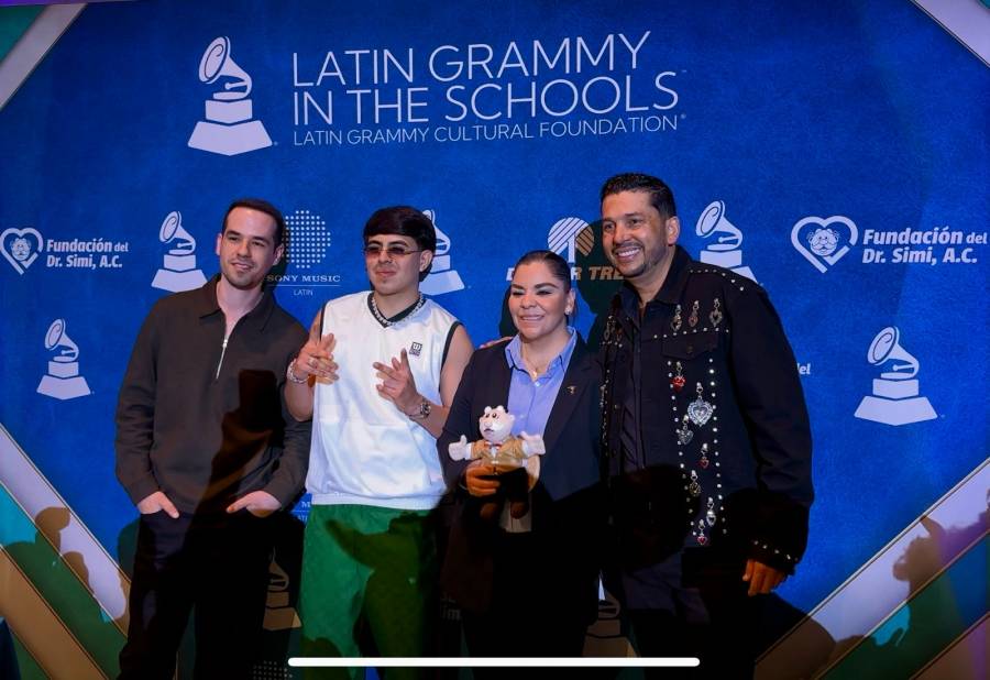 Dr. Simi festeja con ganadores del Latin Grammy