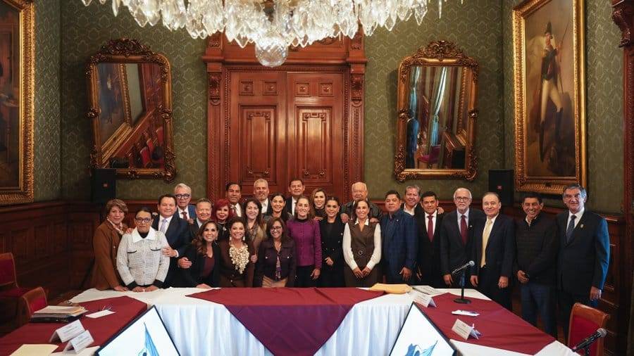 Sheinbaum se re&uacute;ne con gobernadores morenistas para revisar avances de IMSS-Bienestar