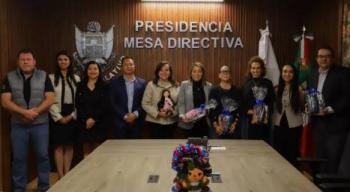 Rectora se re&uacute;ne con diputados locales para exponer situaci&oacute;n financiera de la UAQ
