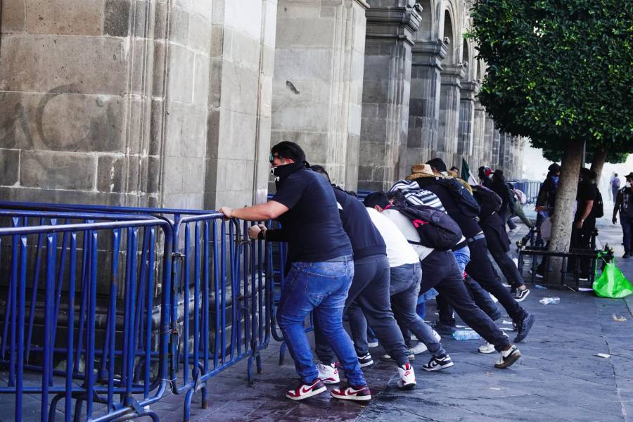 Comerciantes del Centro Hist&oacute;rico denuncian infiltrados y saqueos durante marcha Gen Z