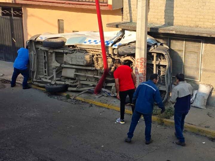 Volcadura de transporte público en La Paz deja dos fallecidos y ocho heridos