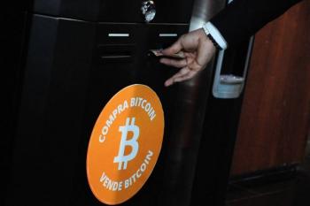 Bitcoin tiene su peor ca&iacute;da mensual desde 2022 .