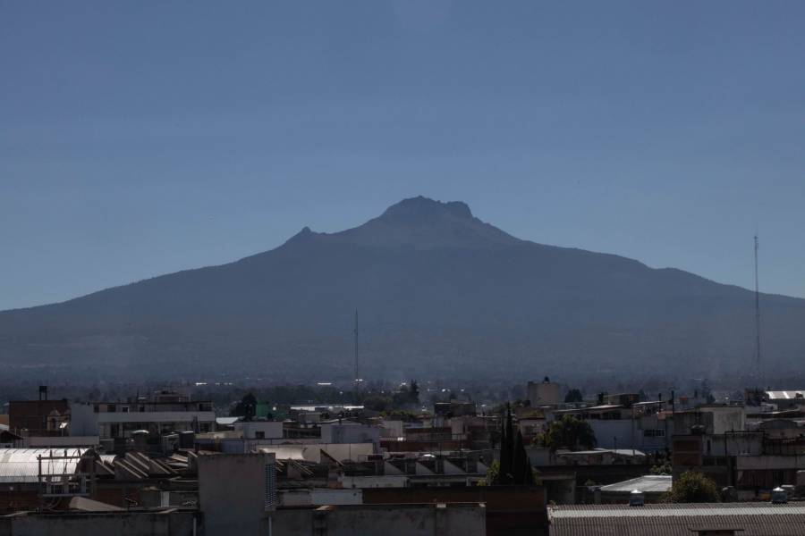 Alerta por ca&iacute;da de ceniza del Popocat&eacute;petl en dos alcald&iacute;as de la CDMX