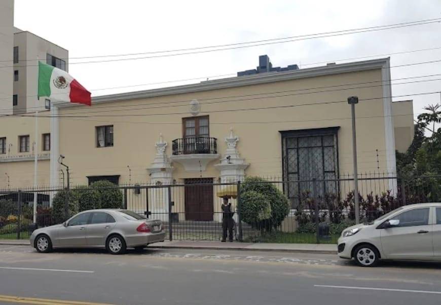 Presidenta de México: Perú violaría normas internacionales si irrumpe en la Embajada de México