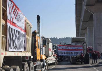 Transportistas y organizaciones del campo contin&uacute;an el megabloqueo nacional
