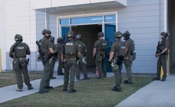 ICE detiene por error a un pasante de secundaria en Rhode Island; crece la condena p&uacute;blica