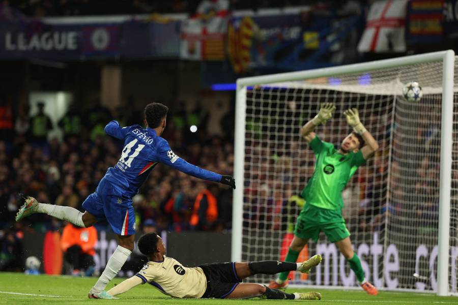 Barcelona se deshace ante un Chelsea que luce la firma de Estevão